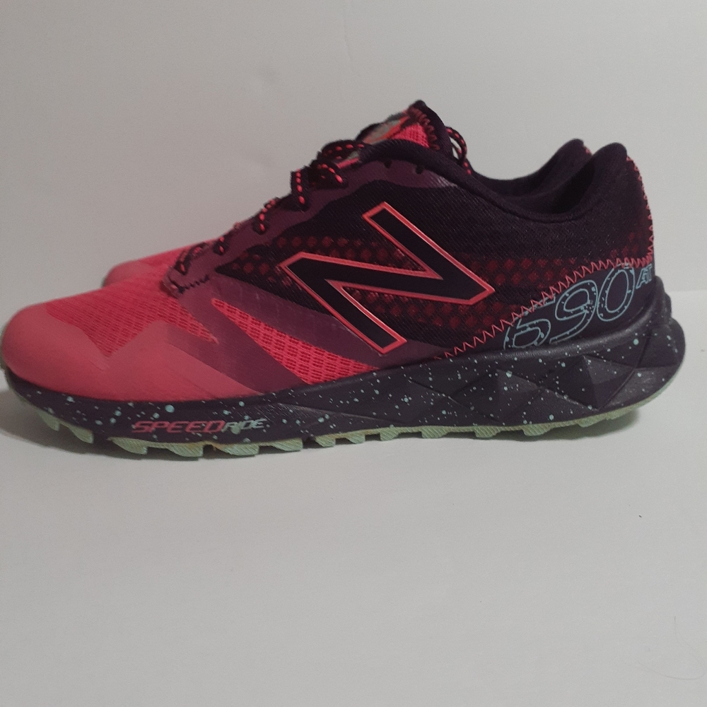 WOMEN SHOES SIZE 6.5 NEW BALANCE 690 AT